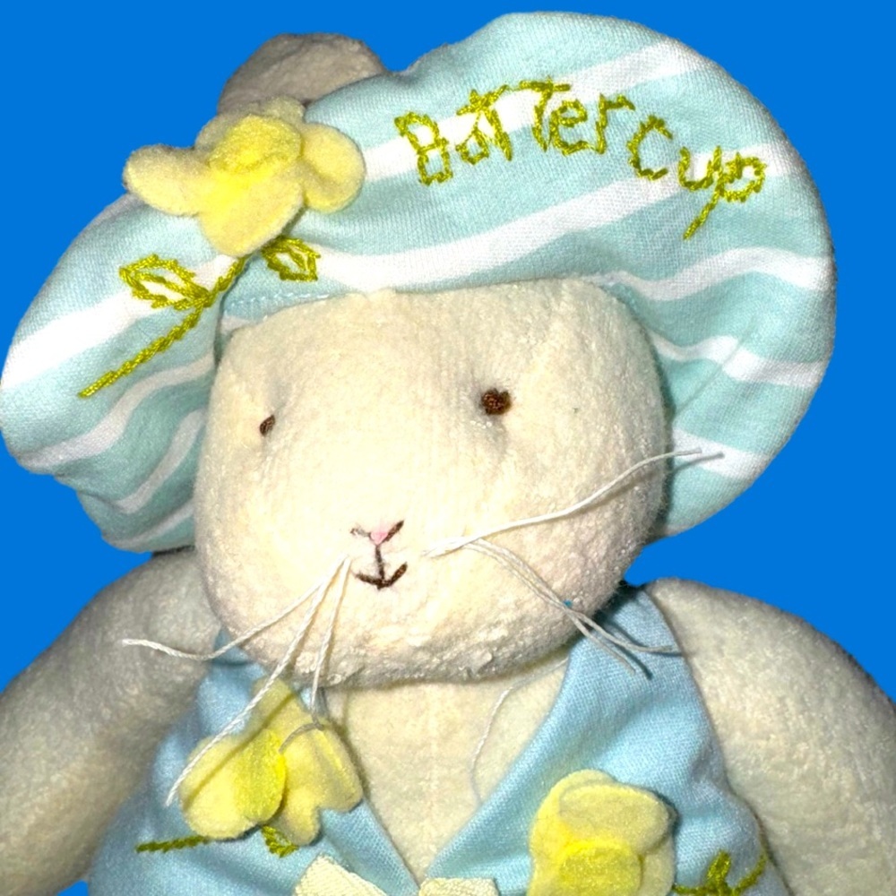 Adorable Hallmark Vintage collectable 
Bunnies by the Bay Buttercup 2002